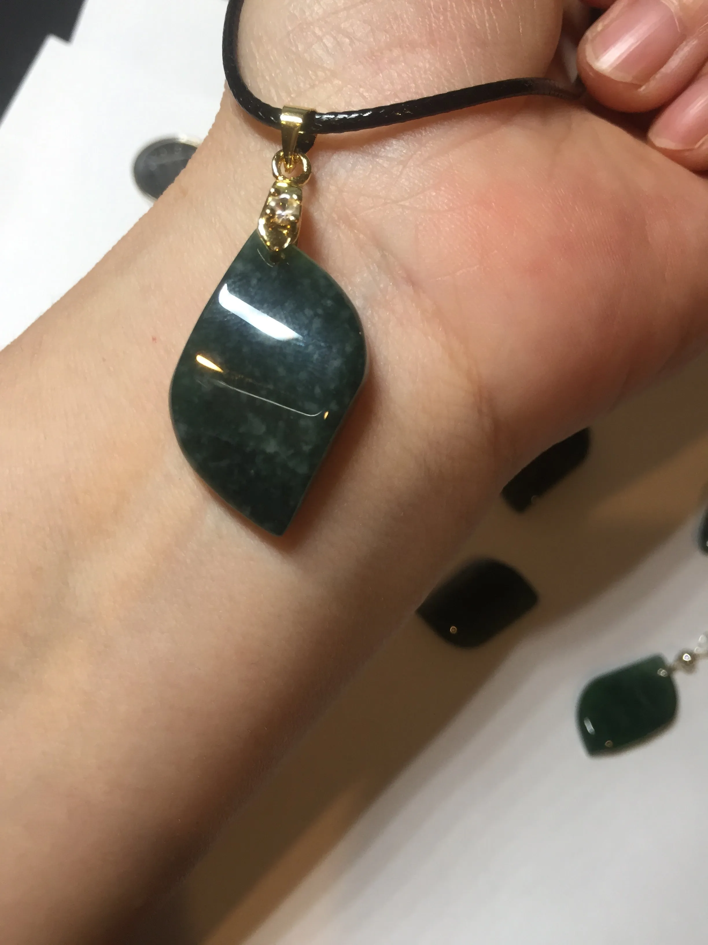 100% natural type A Guatemala jadeite jade icy watery green black gray with flying snow Willow leaf pendant group BP64