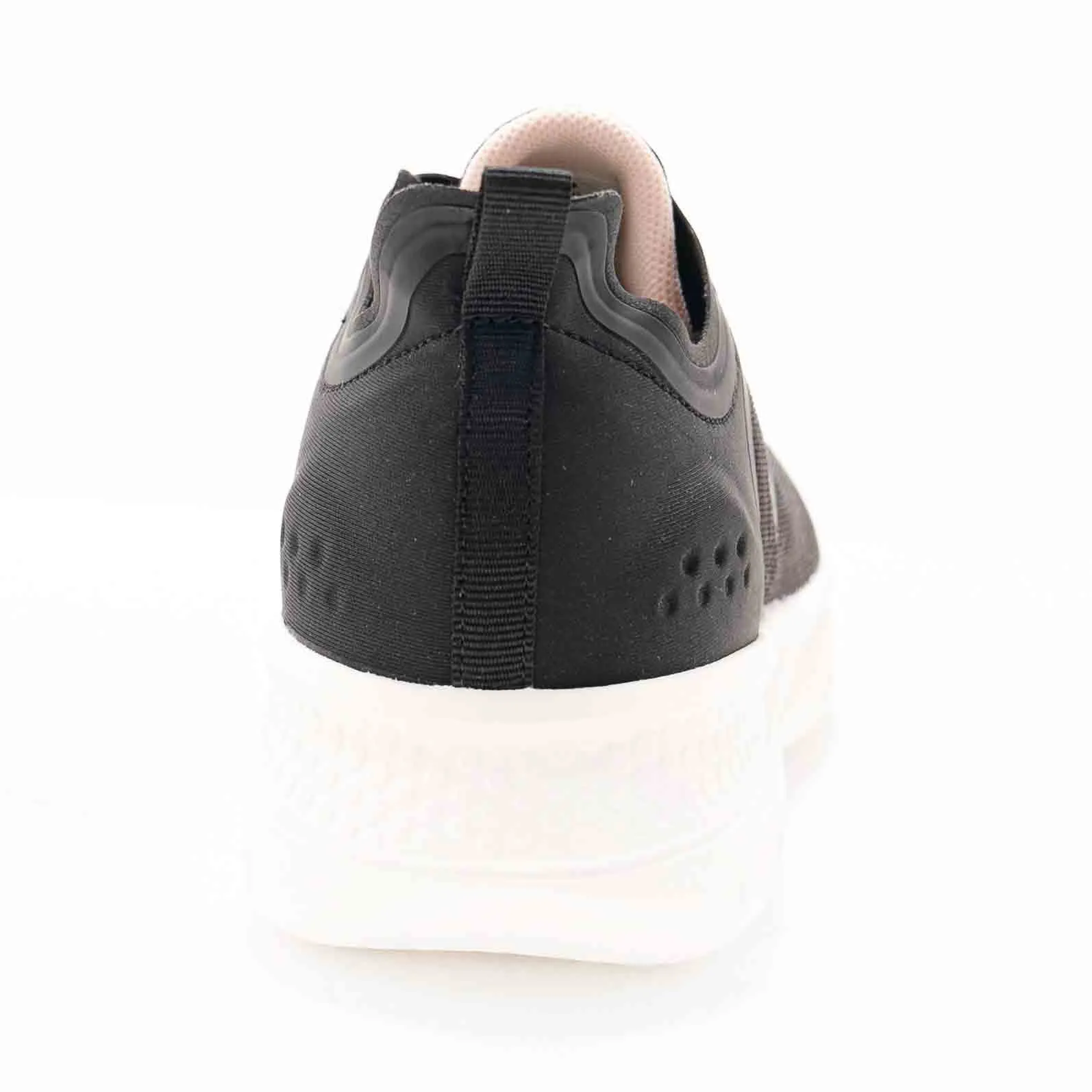 CROSS-TRAINING SHOES