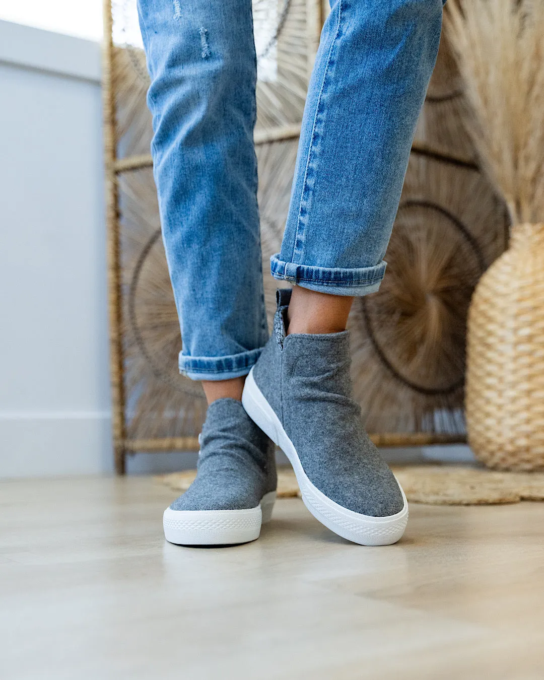 NEW! Blowfish Walkabout Flannel High Top Sneakers - Gray